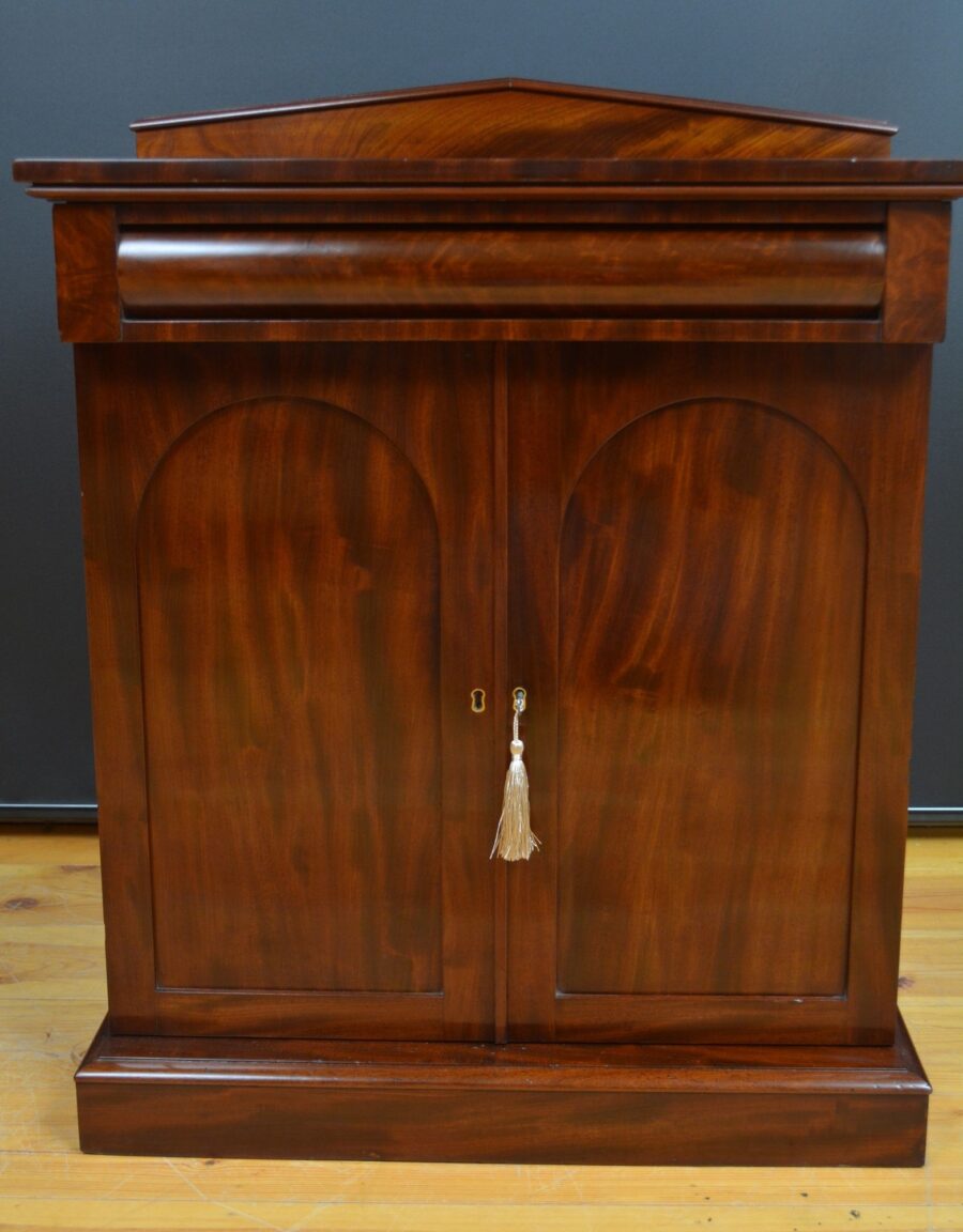 William lV Mahogany Chiffonier