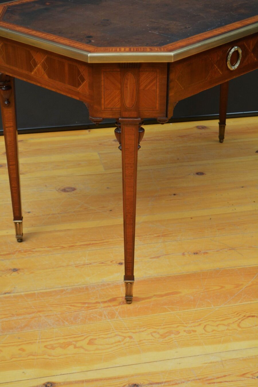 Superb Quality Antique Writing Table - Image 15