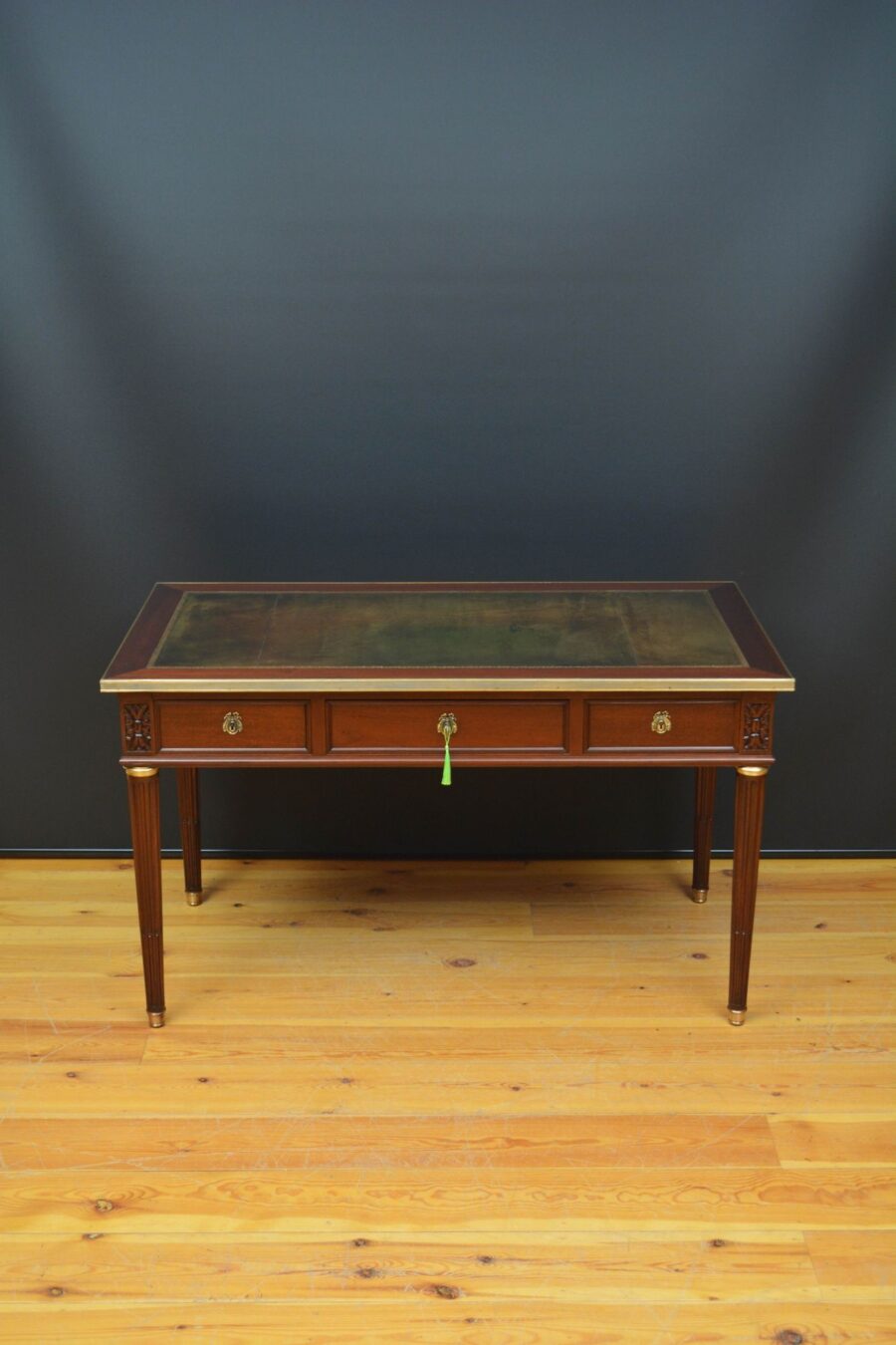 French Antique Writing Desk / Writing Table in Mahogany - Image 2