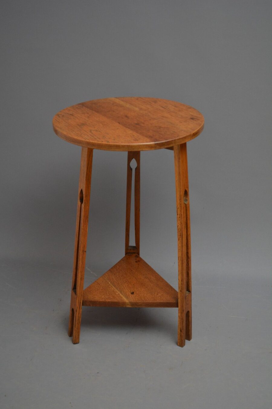 Arts and Crafts Oak Table / Occasional Table - Image 3