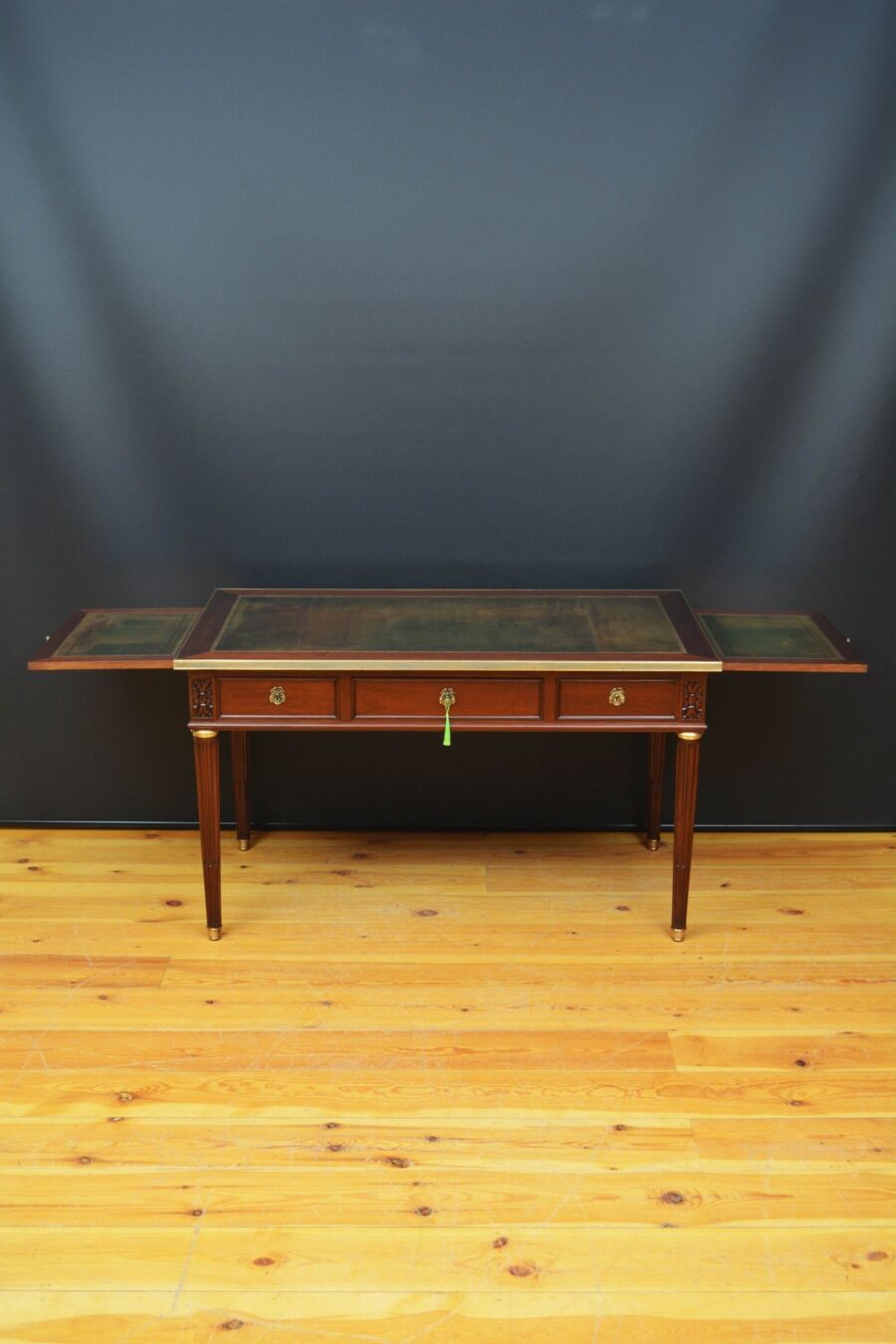 French Antique Writing Desk / Writing Table in Mahogany - Image 3