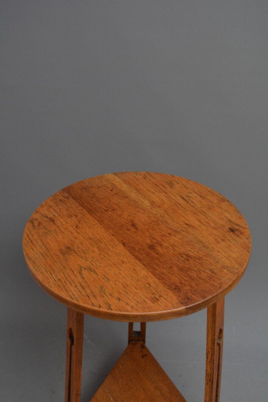 Arts and Crafts Oak Table / Occasional Table - Image 4