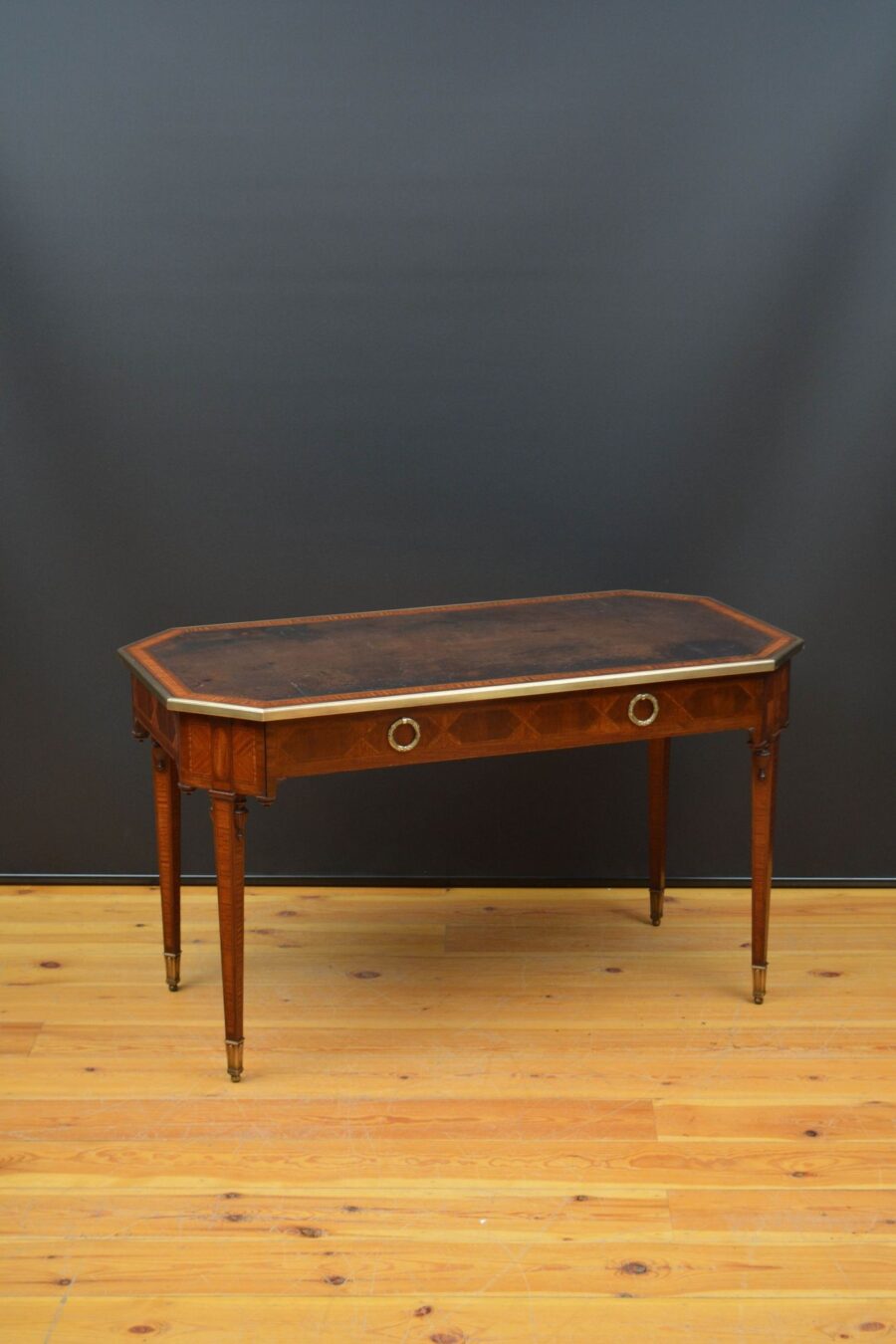 Superb Quality Antique Writing Table - Image 4