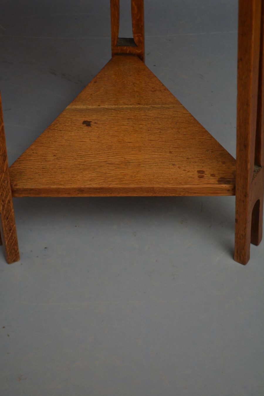 Arts and Crafts Oak Table / Occasional Table - Image 6