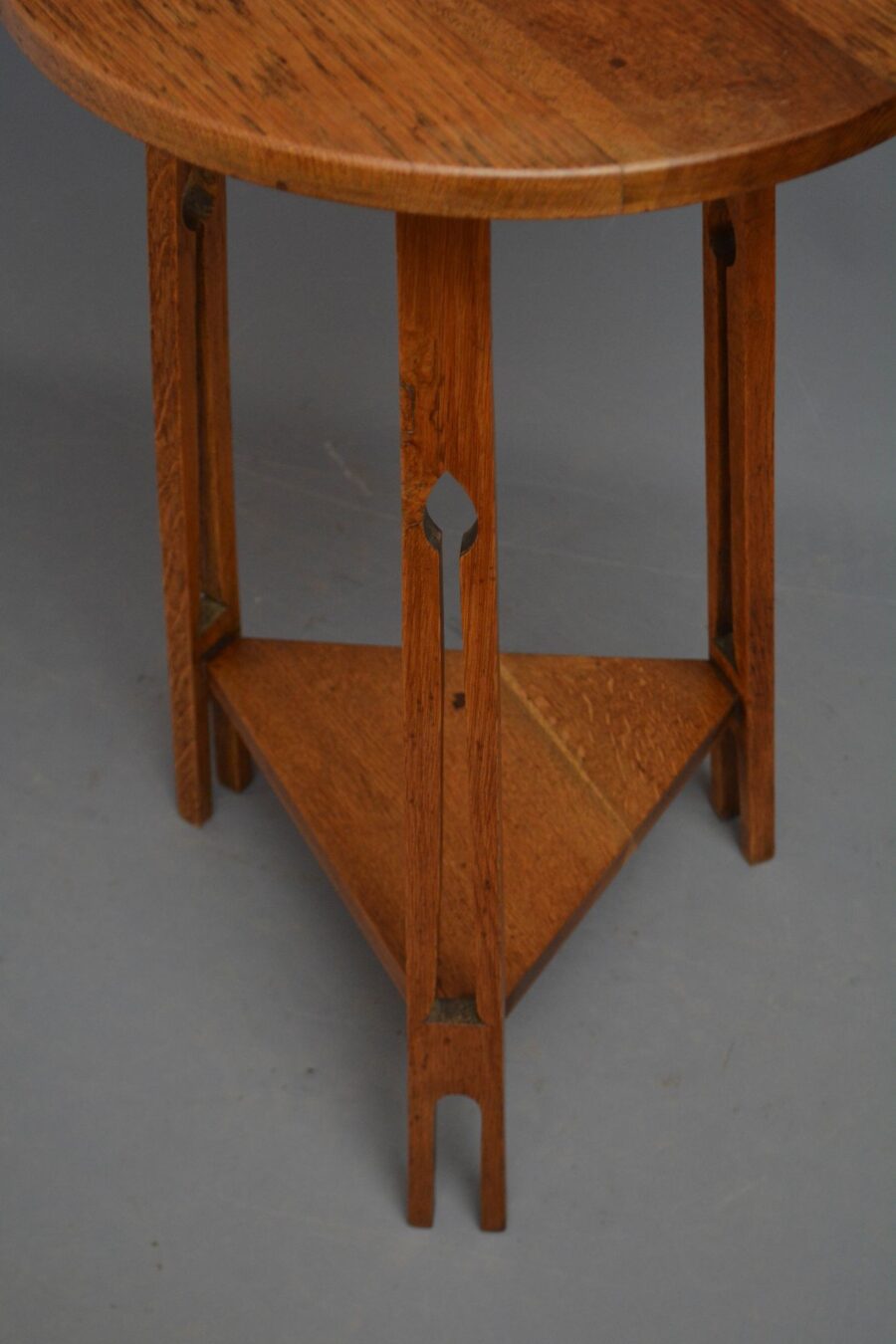 Arts and Crafts Oak Table / Occasional Table - Image 7