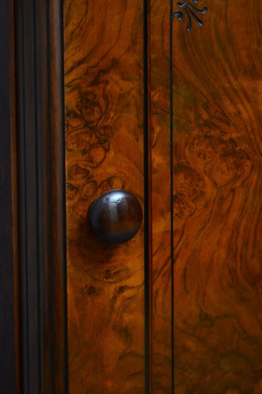 English Victorian Walnut Music Cabinet / Drinks Cabinet - Image 8