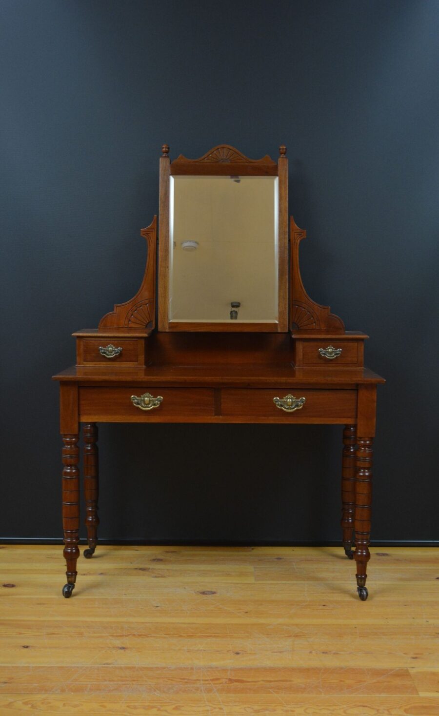 Edwardian Mahogany Dressing table