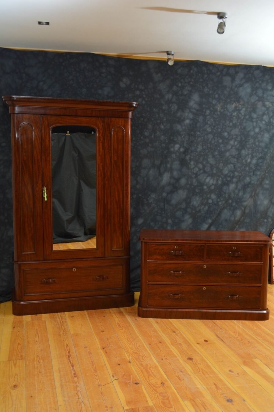 Victorian Figured Mahogany Wardrobe - Image 16