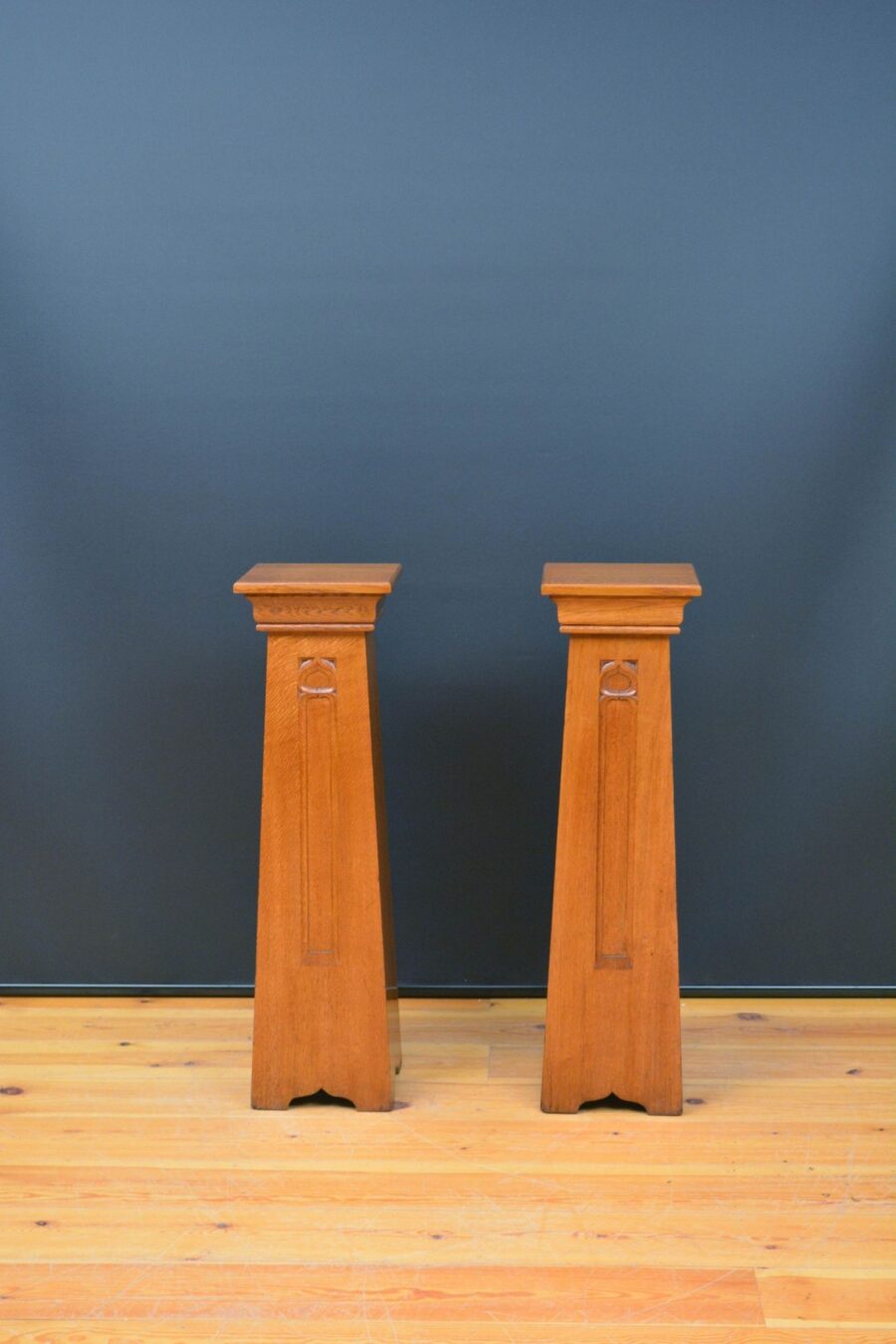 Pair of Stylish Arts and Crafts Pedestals in Oak - Image 2