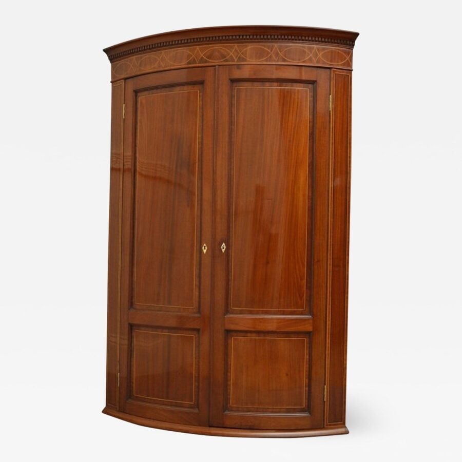 George III Corner Cupboard in Mahogany - Image 2