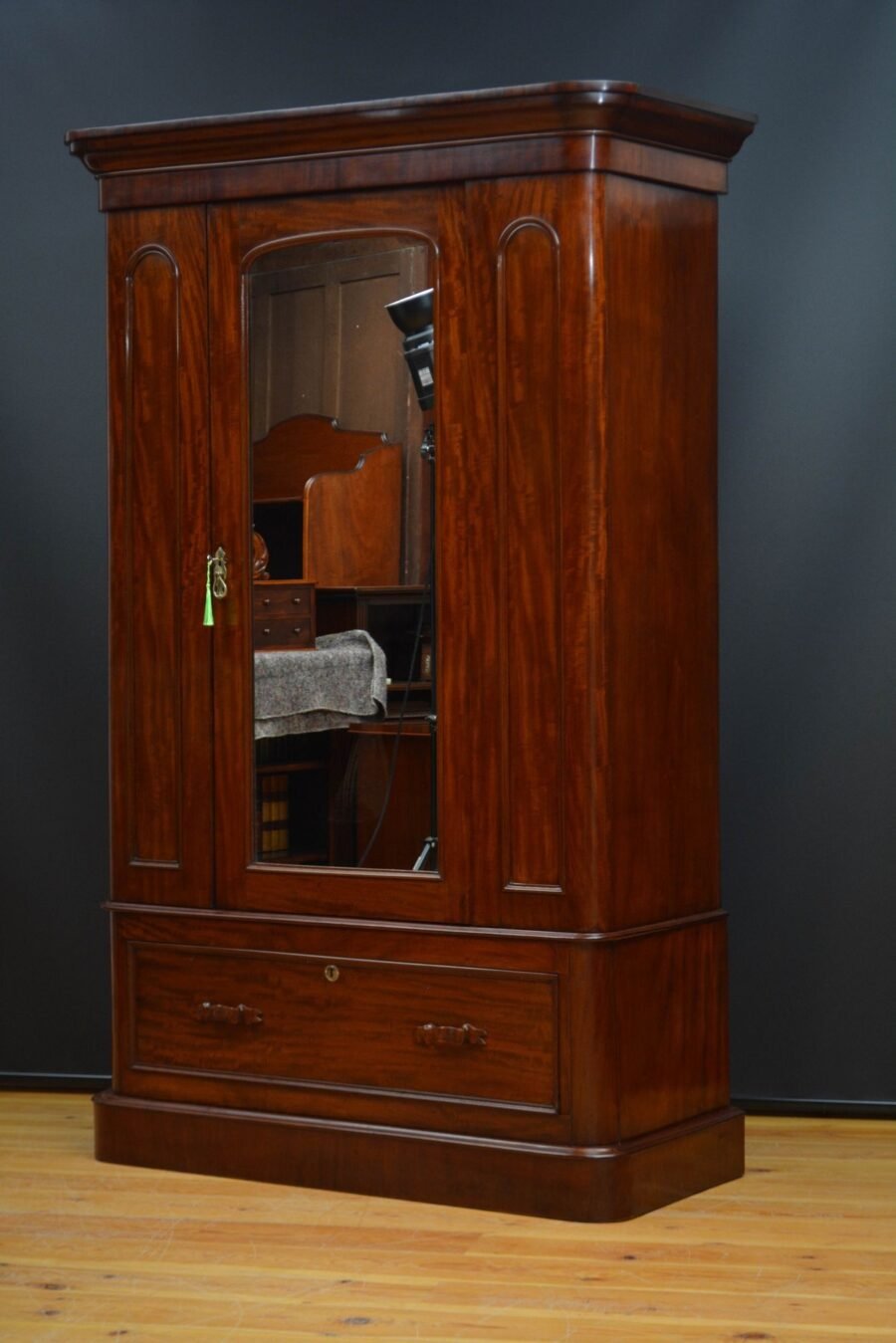 Victorian Figured Mahogany Wardrobe - Image 3