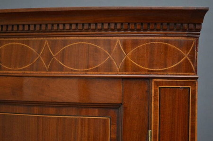 George III Corner Cupboard in Mahogany - Image 4