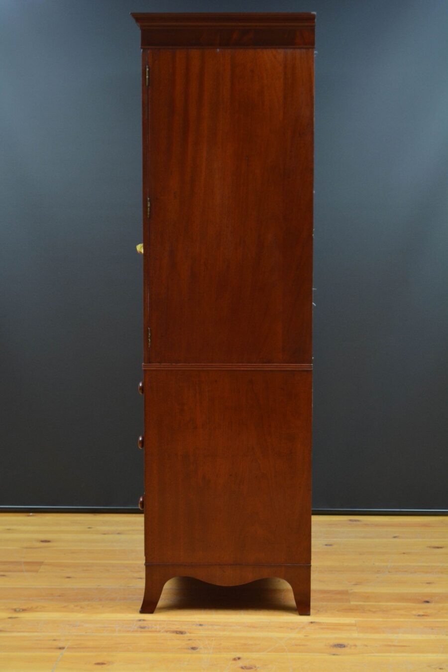 English George III Mahogany Linen Press - Image 15