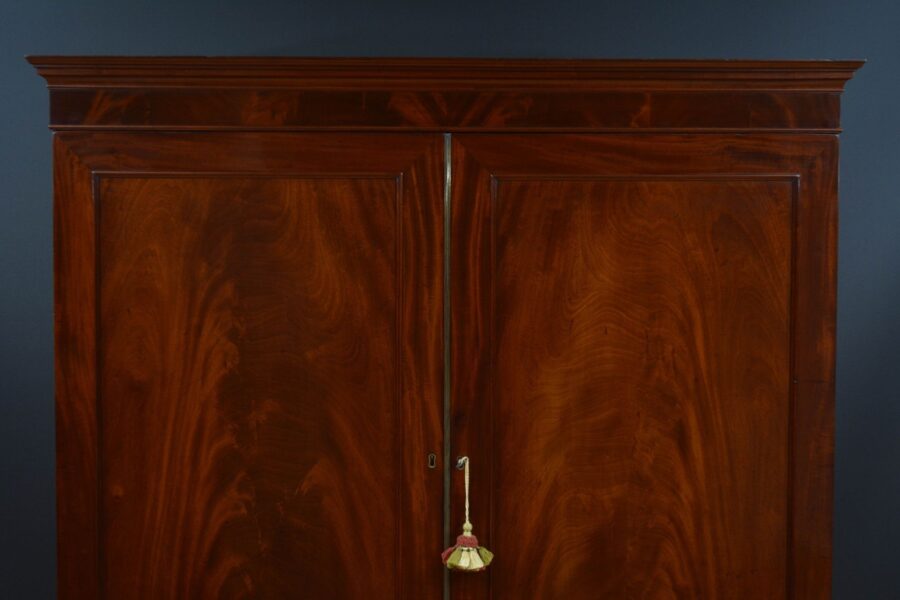 English George III Mahogany Linen Press - Image 3