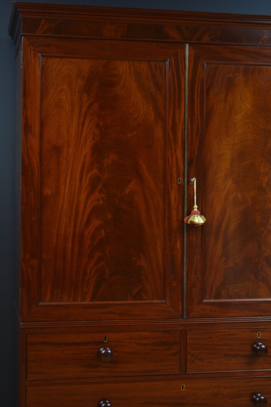 English George III Mahogany Linen Press - Image 4