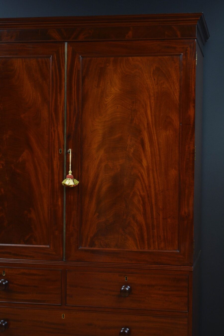 English George III Mahogany Linen Press - Image 6